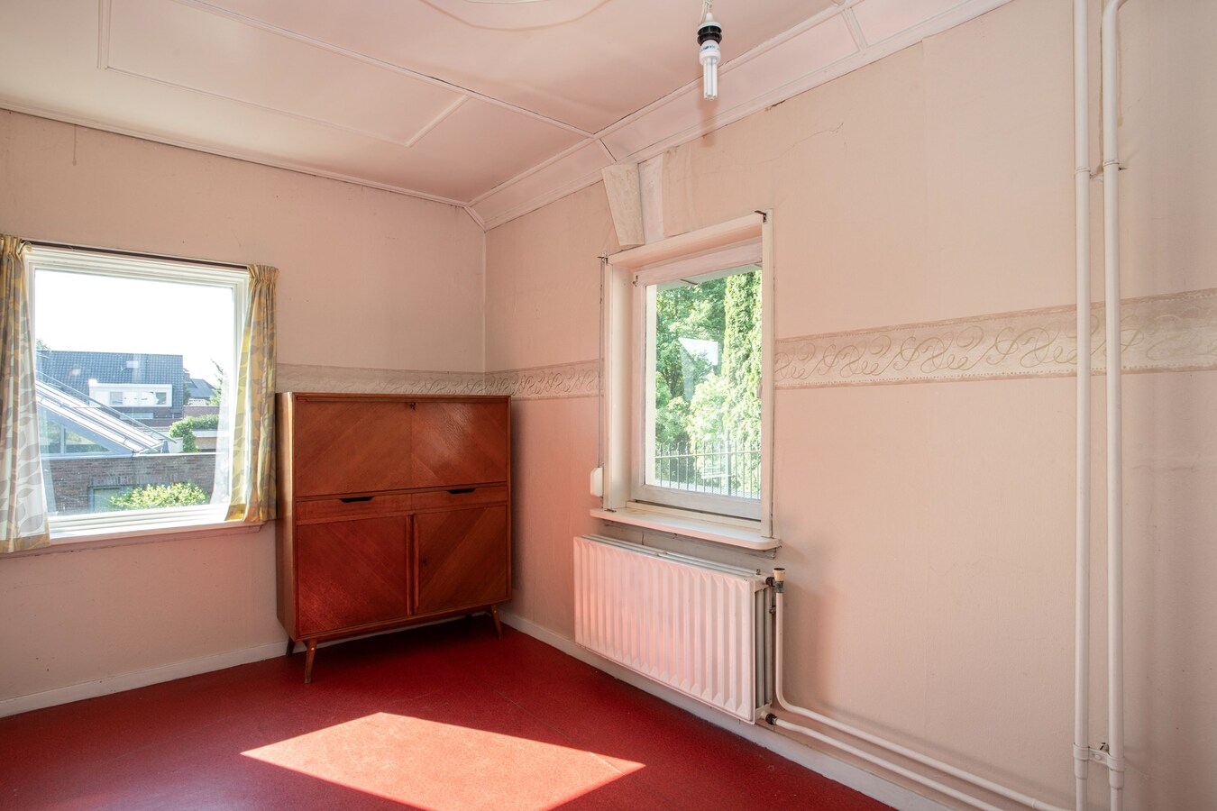 Royale vrijstaande gezinswoning gelegen op 500m2 in het centrum van Hoogeloon. 