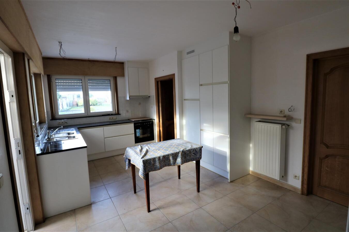 Recente woning met 5 slaapkamers op 698m²  te Alveringem 