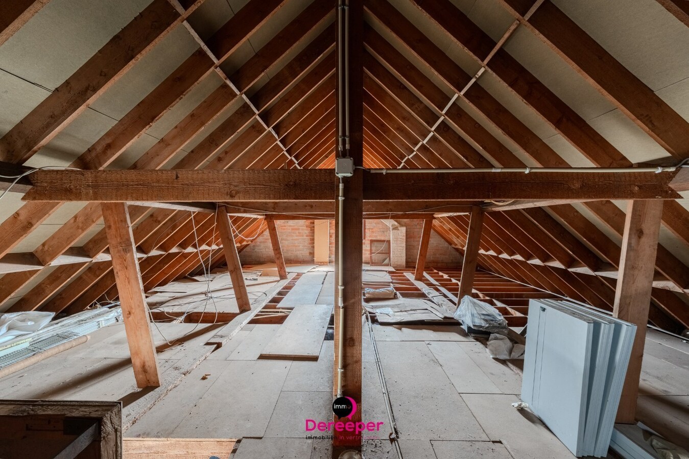 Projecteigendom met tal van ontwikkelingsmogelijkheden op perceel van 2.084 m² 