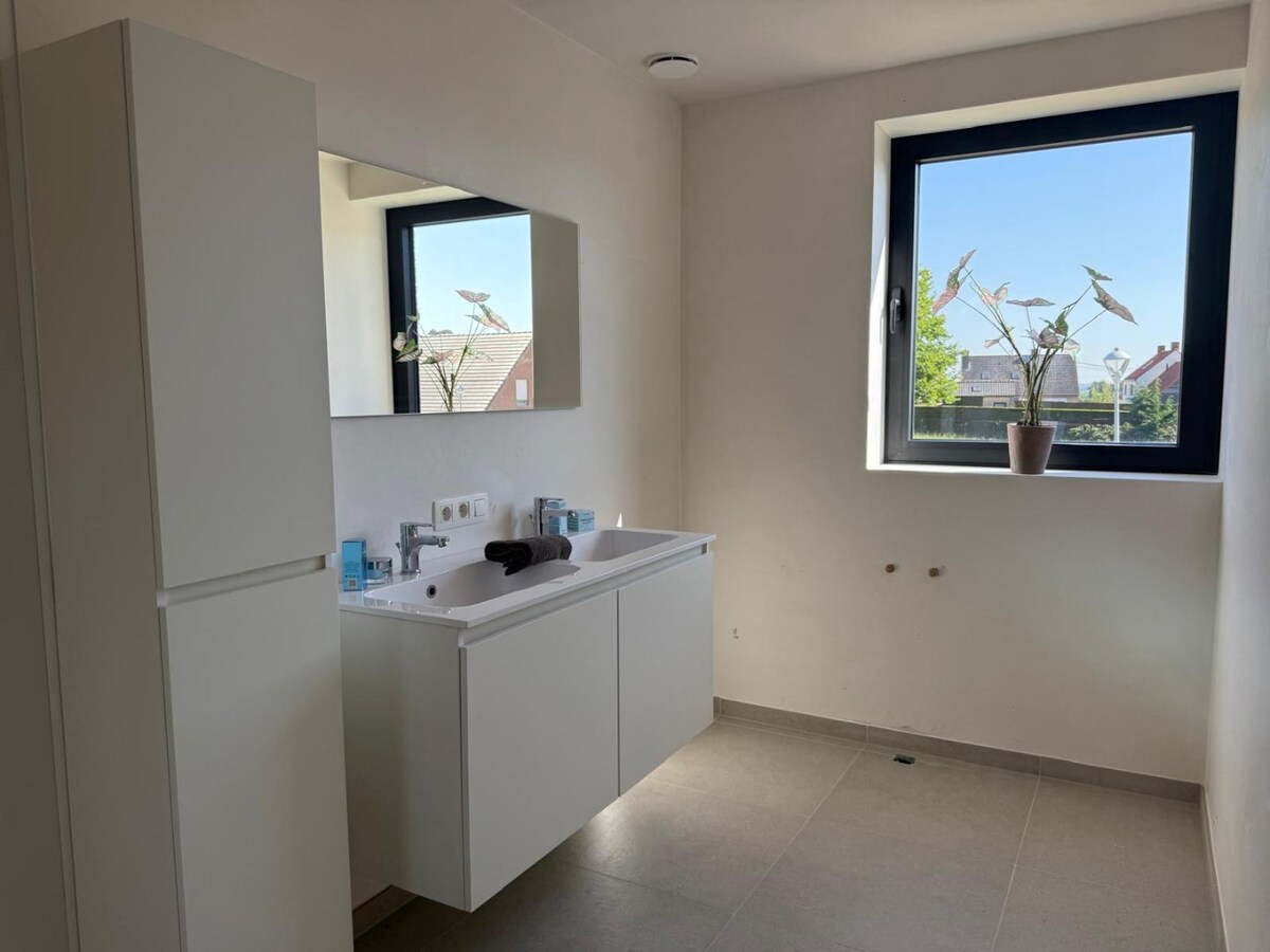 Instapklare nieuwe woning in een rustige woonwijk 