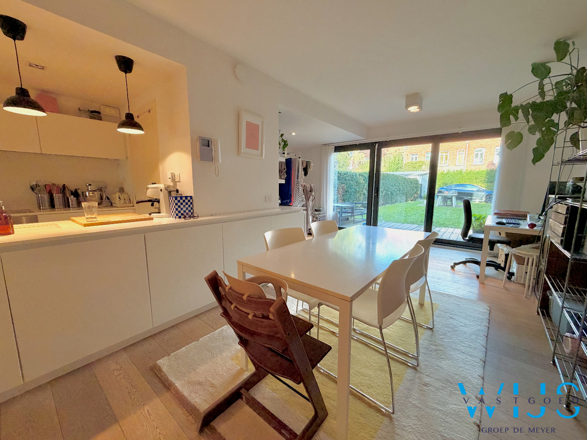 Ruim gelijkvloers appartement met tuin en 2 parkeerplaatsen in Gent! 
