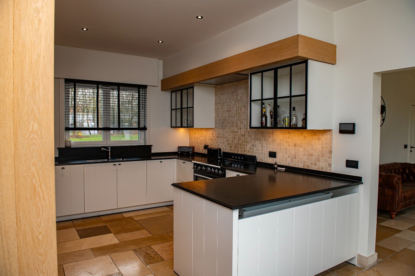 Prachtige landelijke villa met zwemvijver en paardenfaciliteiten 13.459m² 