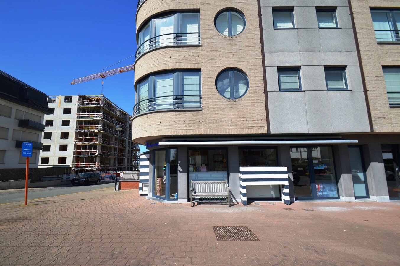 Handelspand vlakbij het strand en zeilclub - Duinbergen 