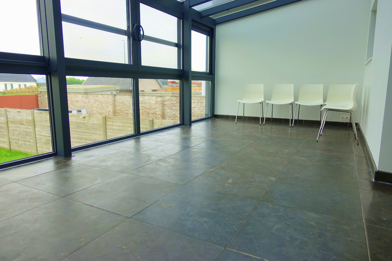 Vernieuwde woning aan het water 