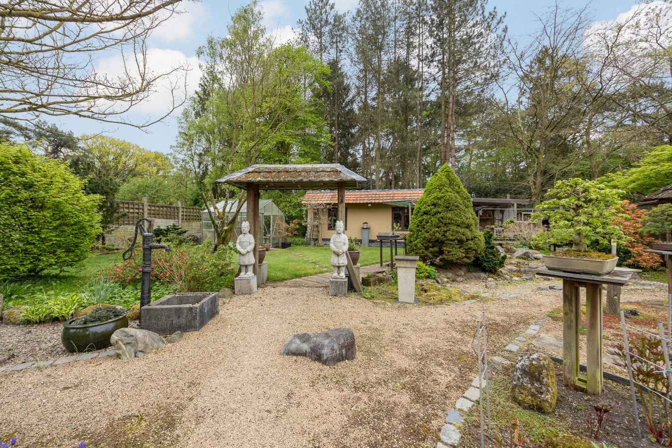 Rustig wonen in het groen –  gelijkvloerse woning op riant perceel van 2178 m² 