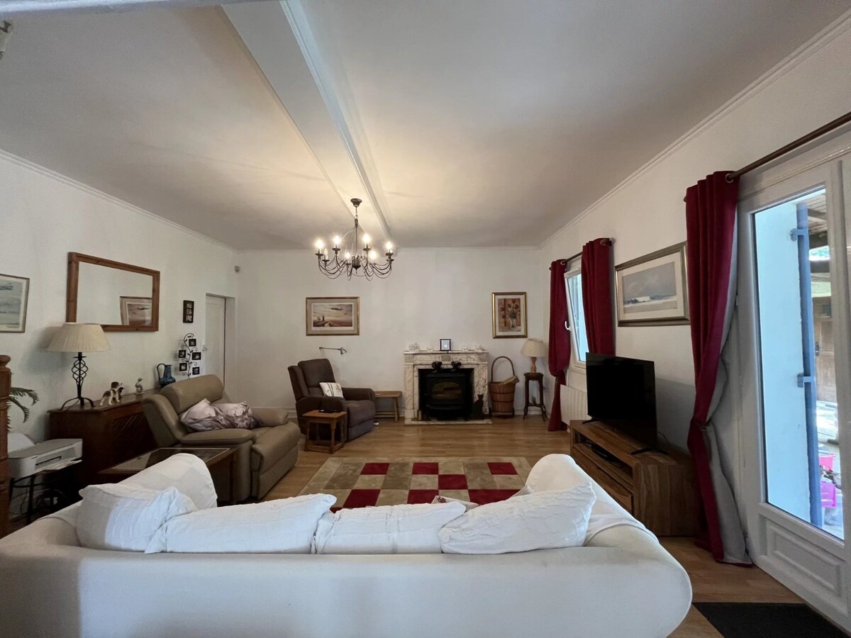 SAINT-MARTIN-DE-RIBERAC - Vakantiewoning met zwembad en 2 gîtes 