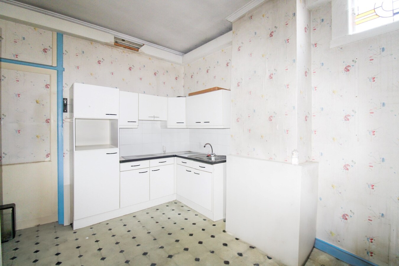 Investeren in het hart van Sint-Niklaas: Veelzijdig handelshuis met uitbreidingspotentieel in bruisend centrum te koop 