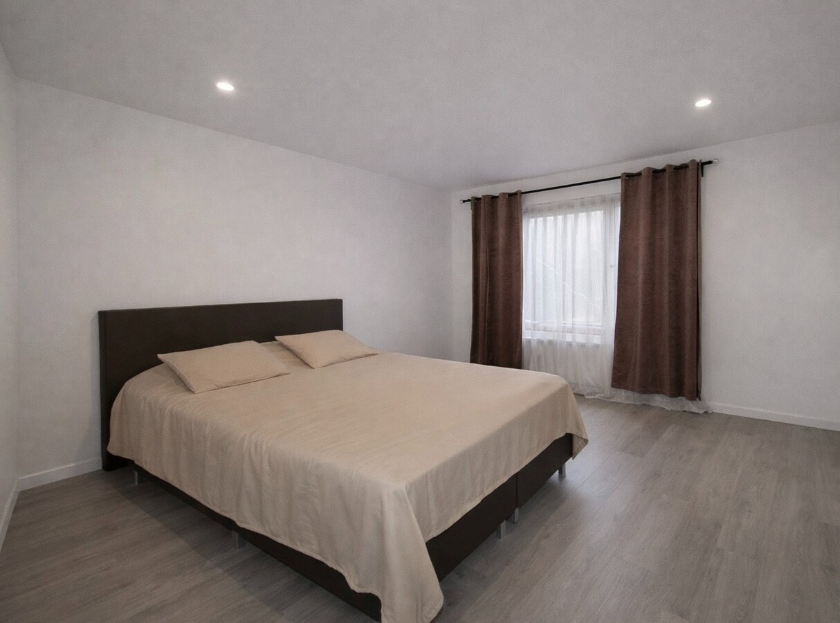 Te koop: Charmante halfopen gezinswoning met 4 slaapkamers en zuidgerichte tuin in hartje Sint-Niklaas! 