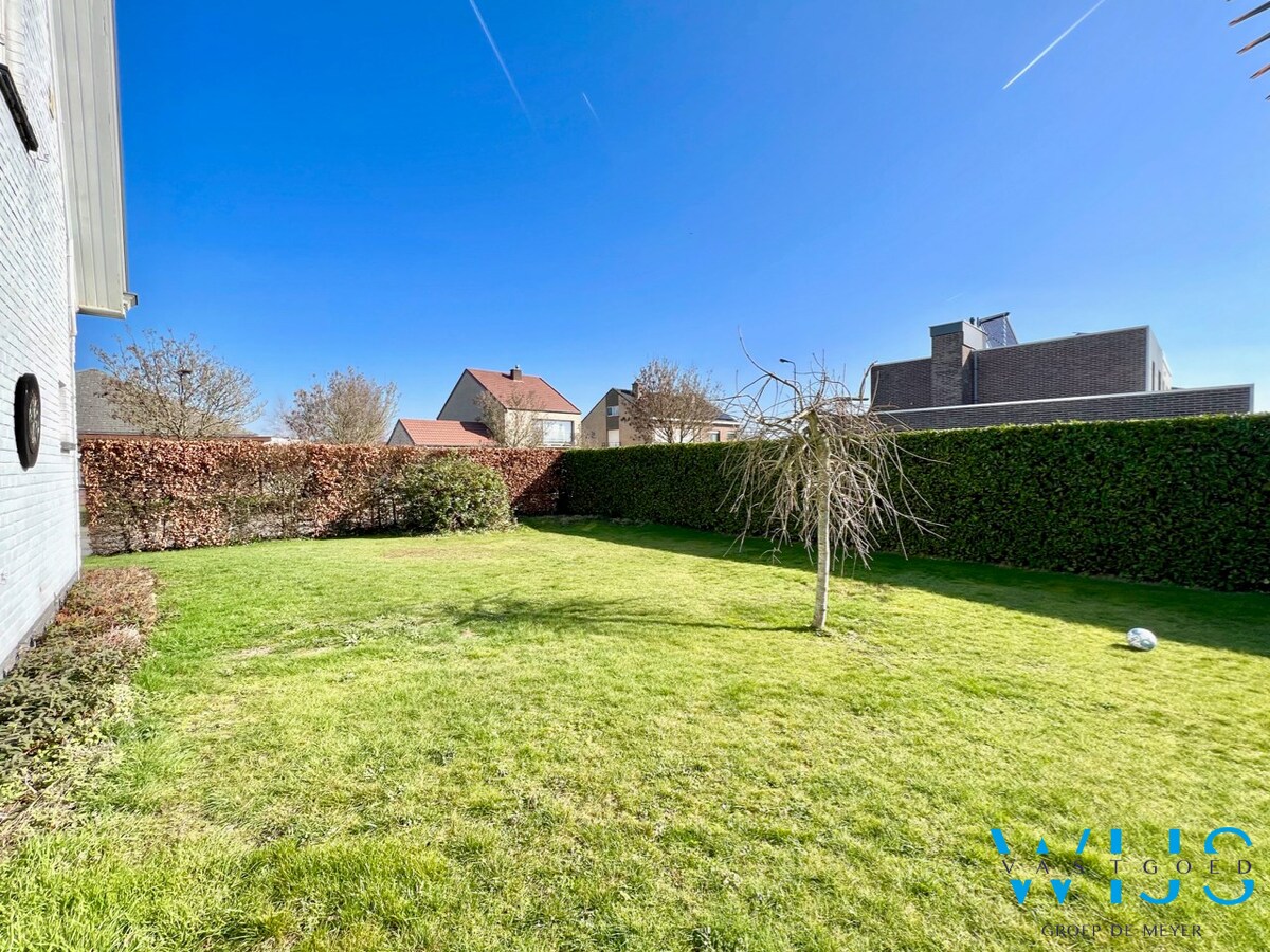 Statig woonhuis op 1104 m² in het centrum van Sleidinge ! 