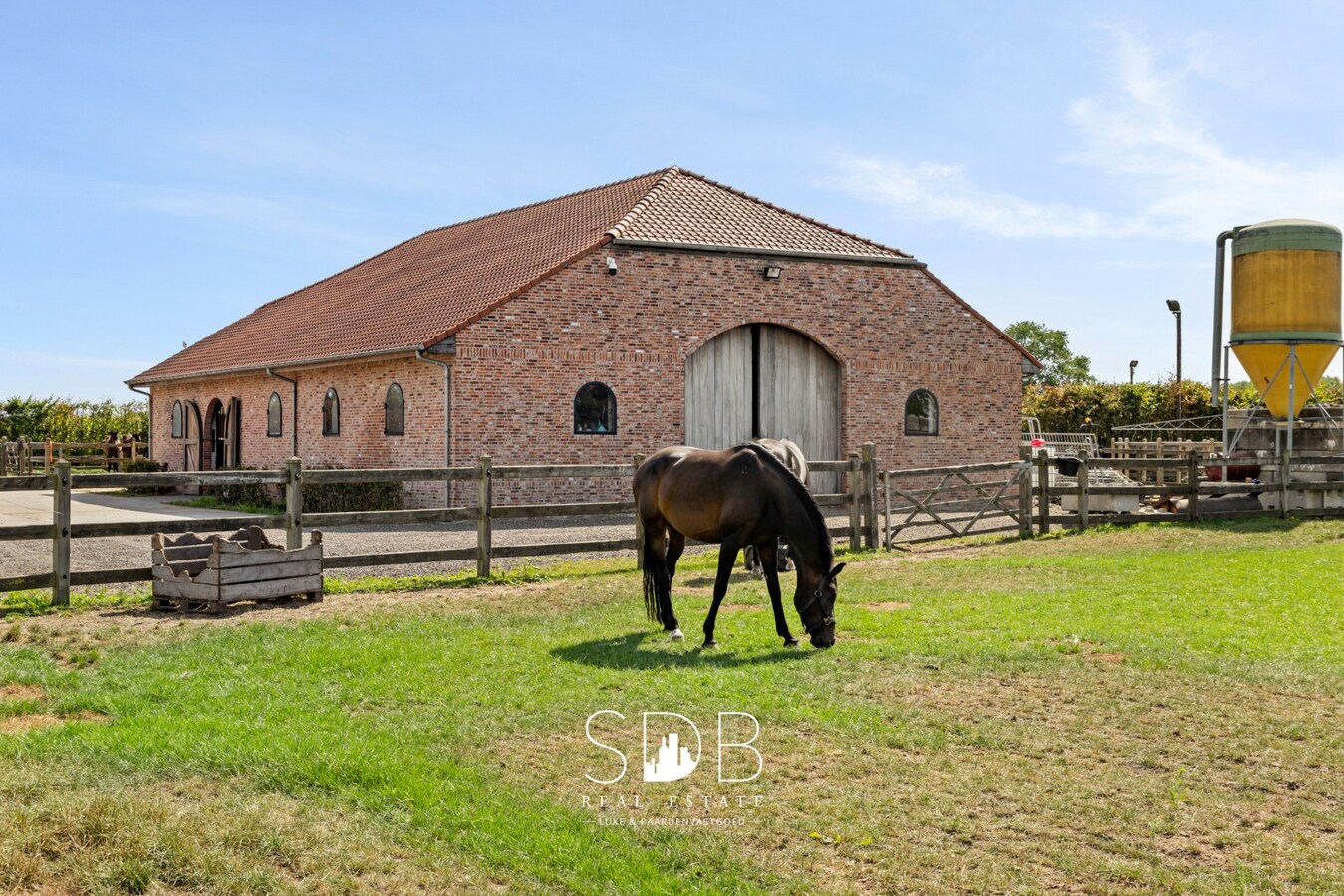 Prachtige landelijke woning met hippische accommodatie op 2,5hectare 