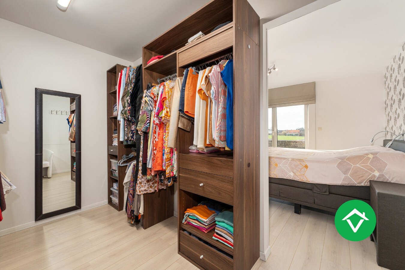 Alleenstaande woning met 4 slaapkamers en garage te Aartrijke 