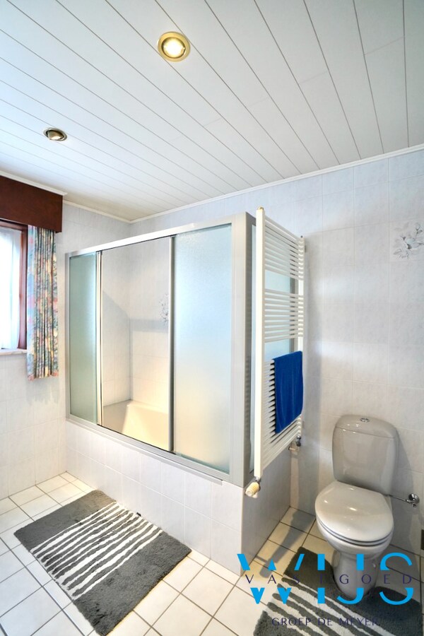 Ongelooflijk goed onderhouden bungalow te Bassevelde ! 