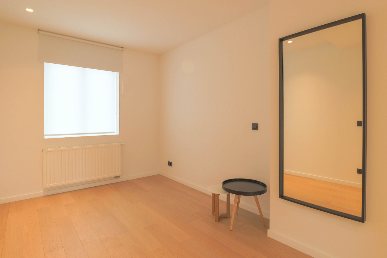 Volledig gerenoveerde en instapklare woning met 3 slaapkamers en tuin te Kortrijk! Doorniksewijk ! 