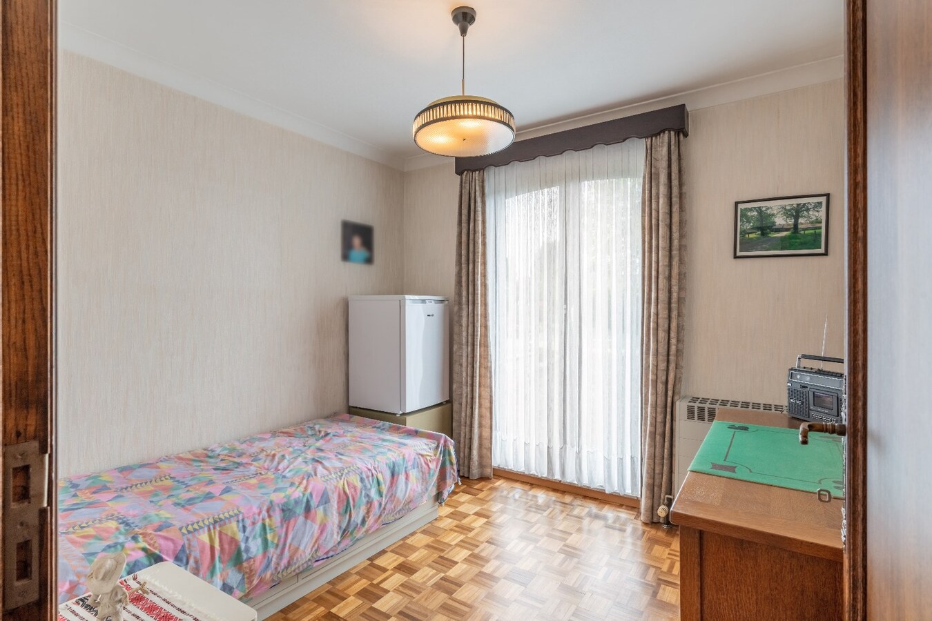 Ruime woning met garage, tuin en 3 slaapkamers op een zeer rustige locatie. 