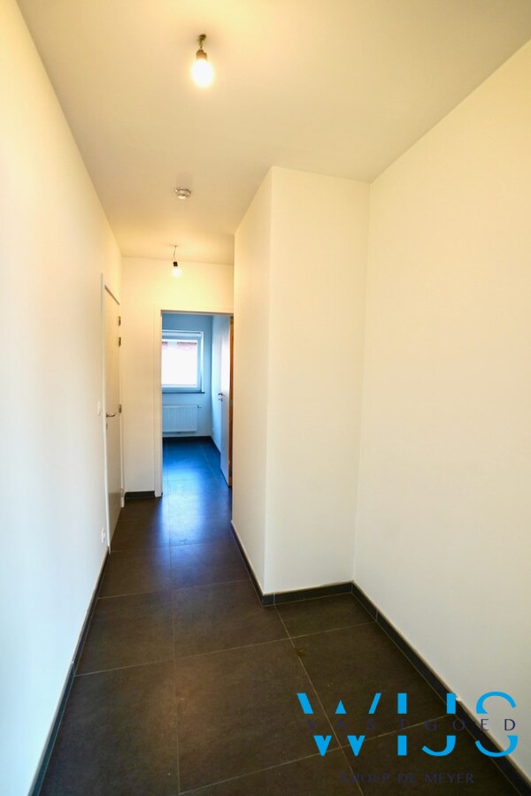 Instapklaar 2 slaapkamer appartement met garage ! 