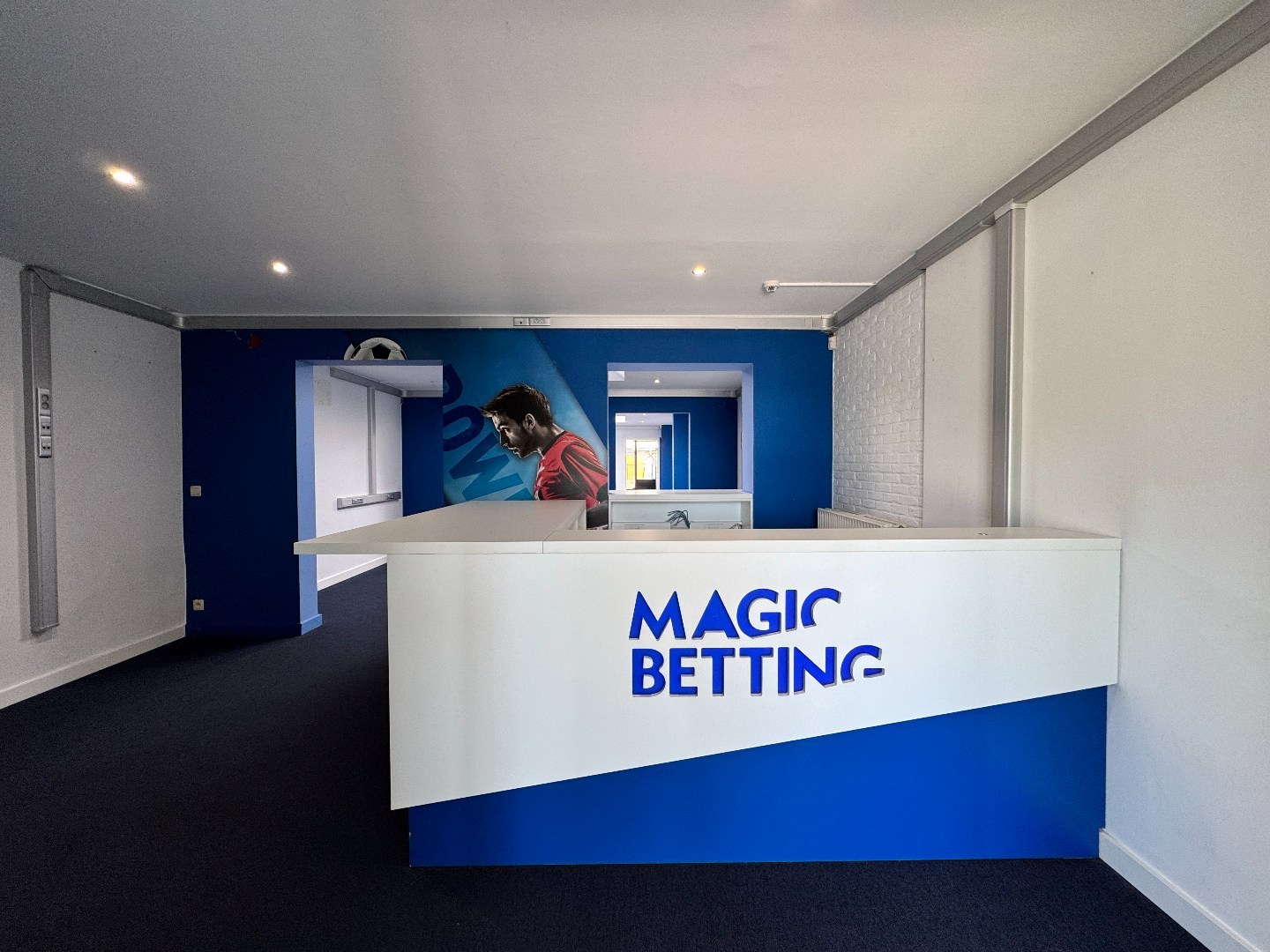 Handelspand op centrale ligging te Deinze 