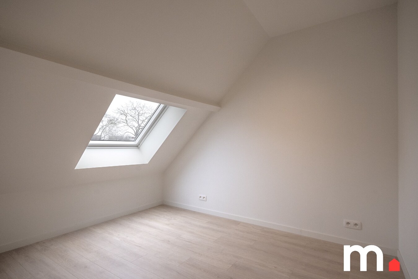 Totaal gerenoveerde woning met grote tuin en 3 slaapkamers te Heule ! EPC A ! 