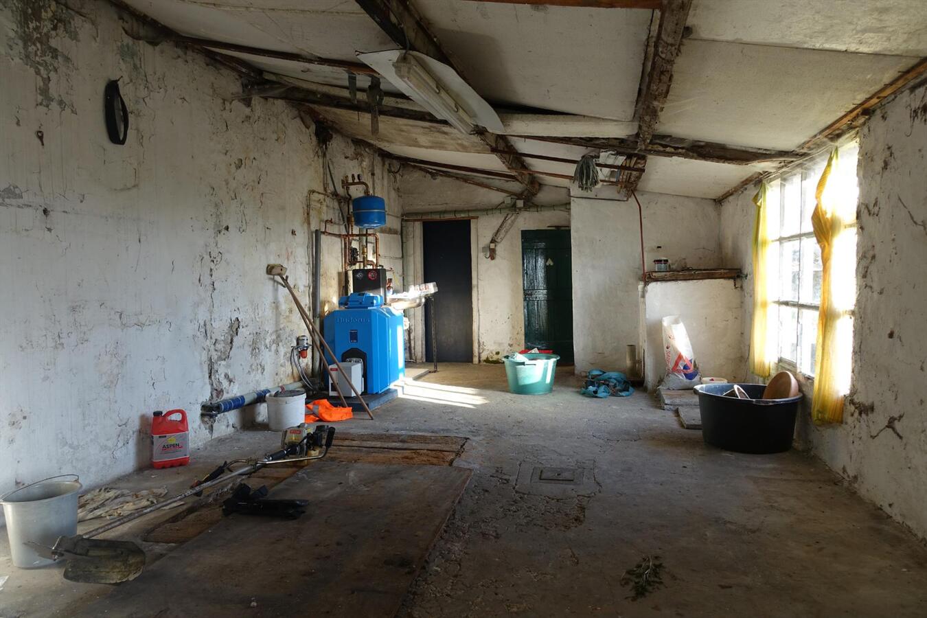 Te renoveren landelijke woning 