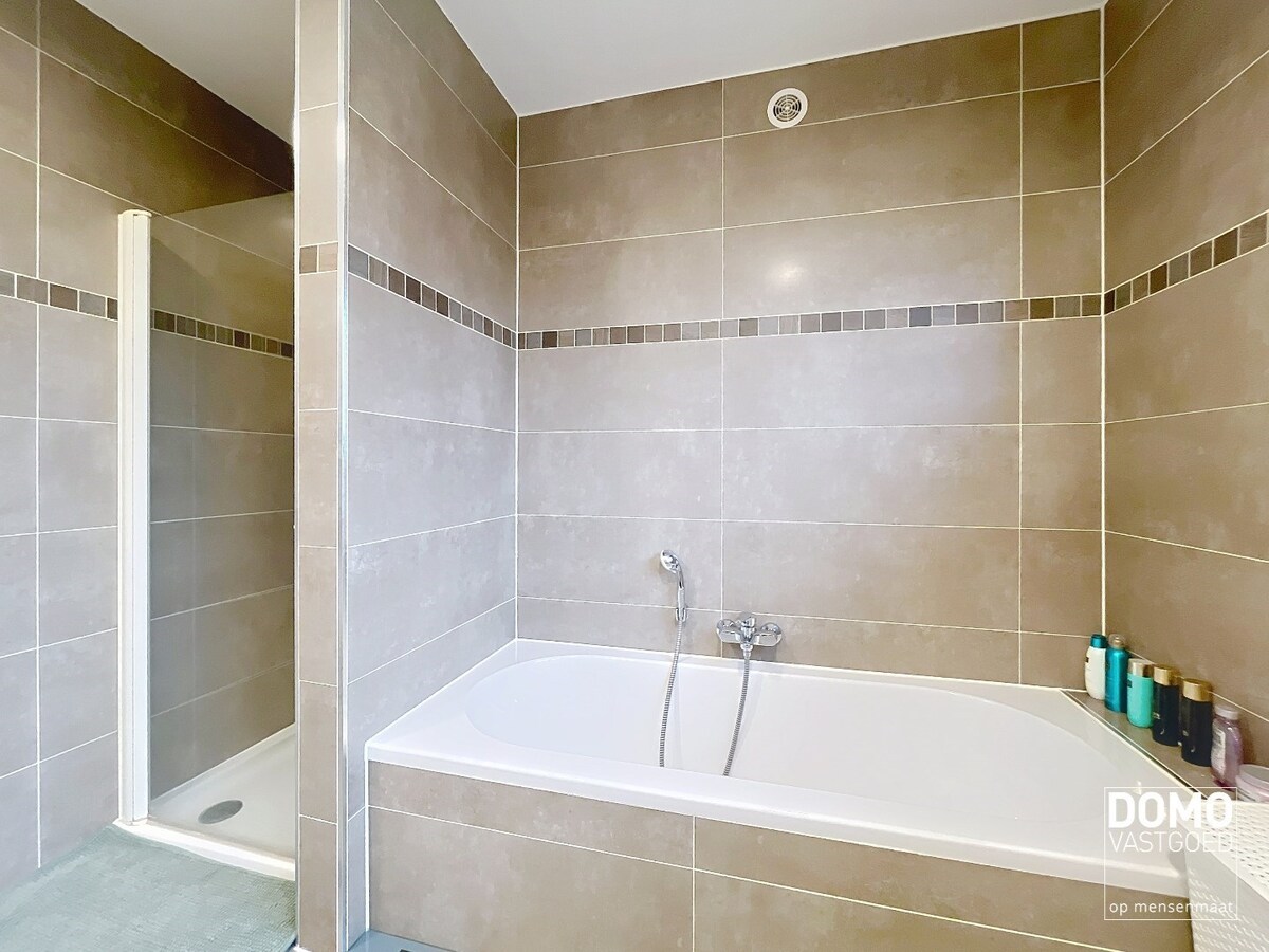 Instapklare en zeer ruime woning te Kuringen. 