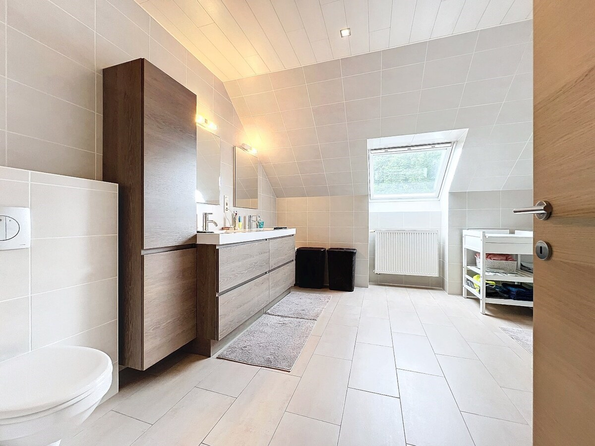 Recente, energiezuinige (label A) villa met groene achteruit te St.-Lievens-Houtem 