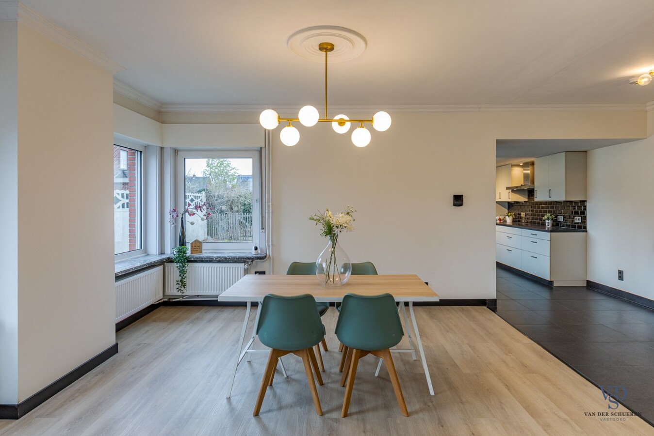 Ruime, deels gerenoveerde Half Open Bebouwing 