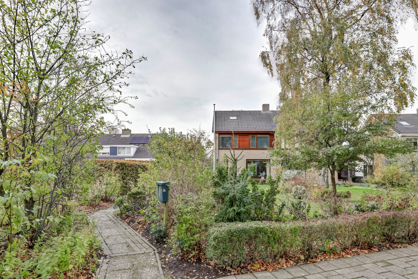 Een ruime woning op een rustige plek, met verrassend veel mogelijkheden 