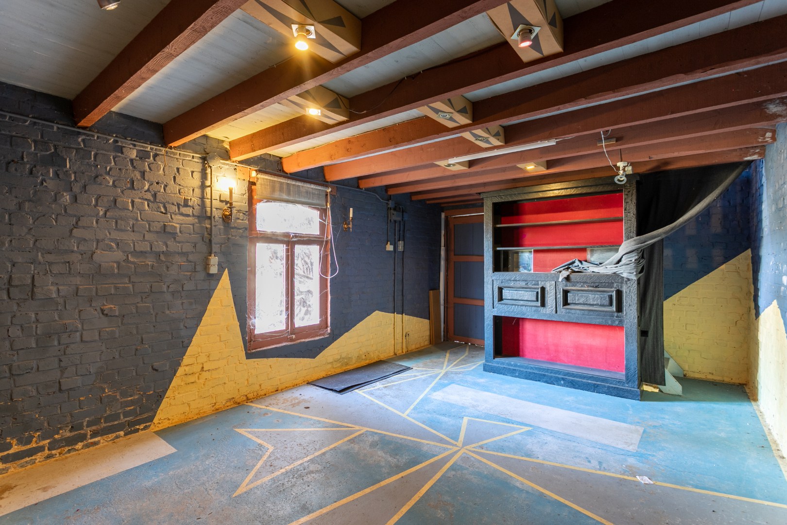 Te renoveren fermette met 3 slpk, bijgebouw en garage en mogelijkheid tot uitbreiding (bouwgrond) 