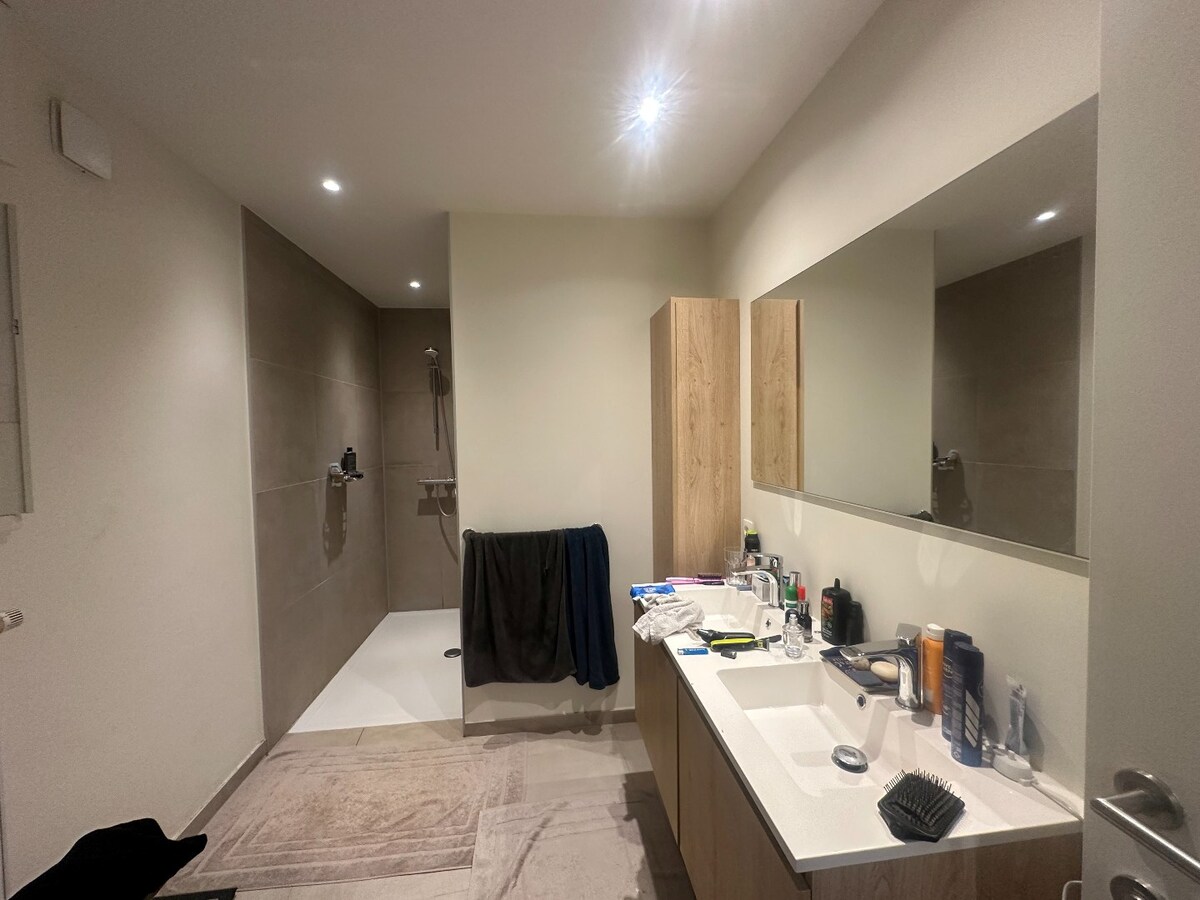 Ruime woning met zonnige tuin in centrum Merkem 