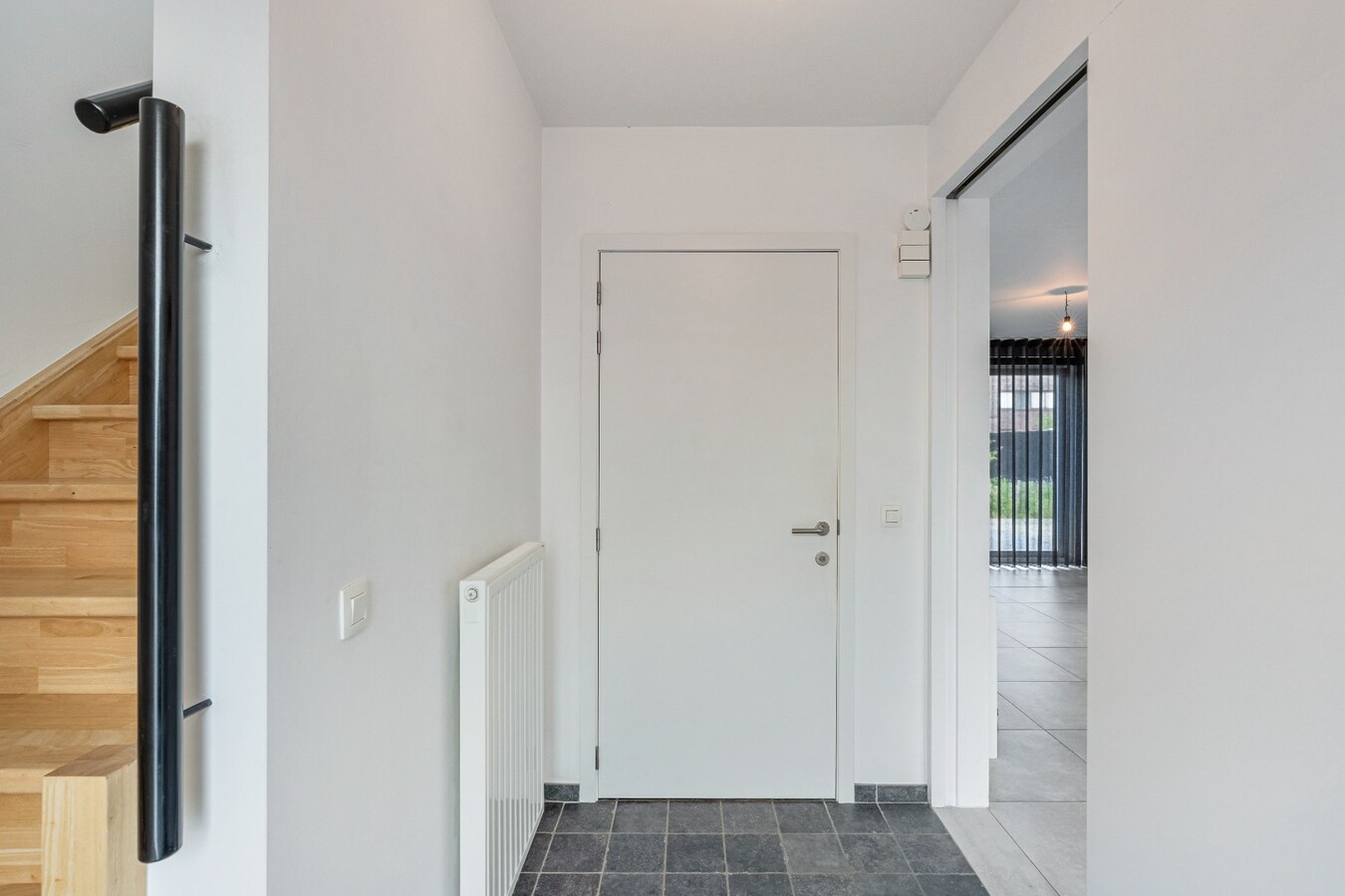 Hedendaagse halfopen bebouwing, energielabel A, gelegen in rustige woonomgeving. 