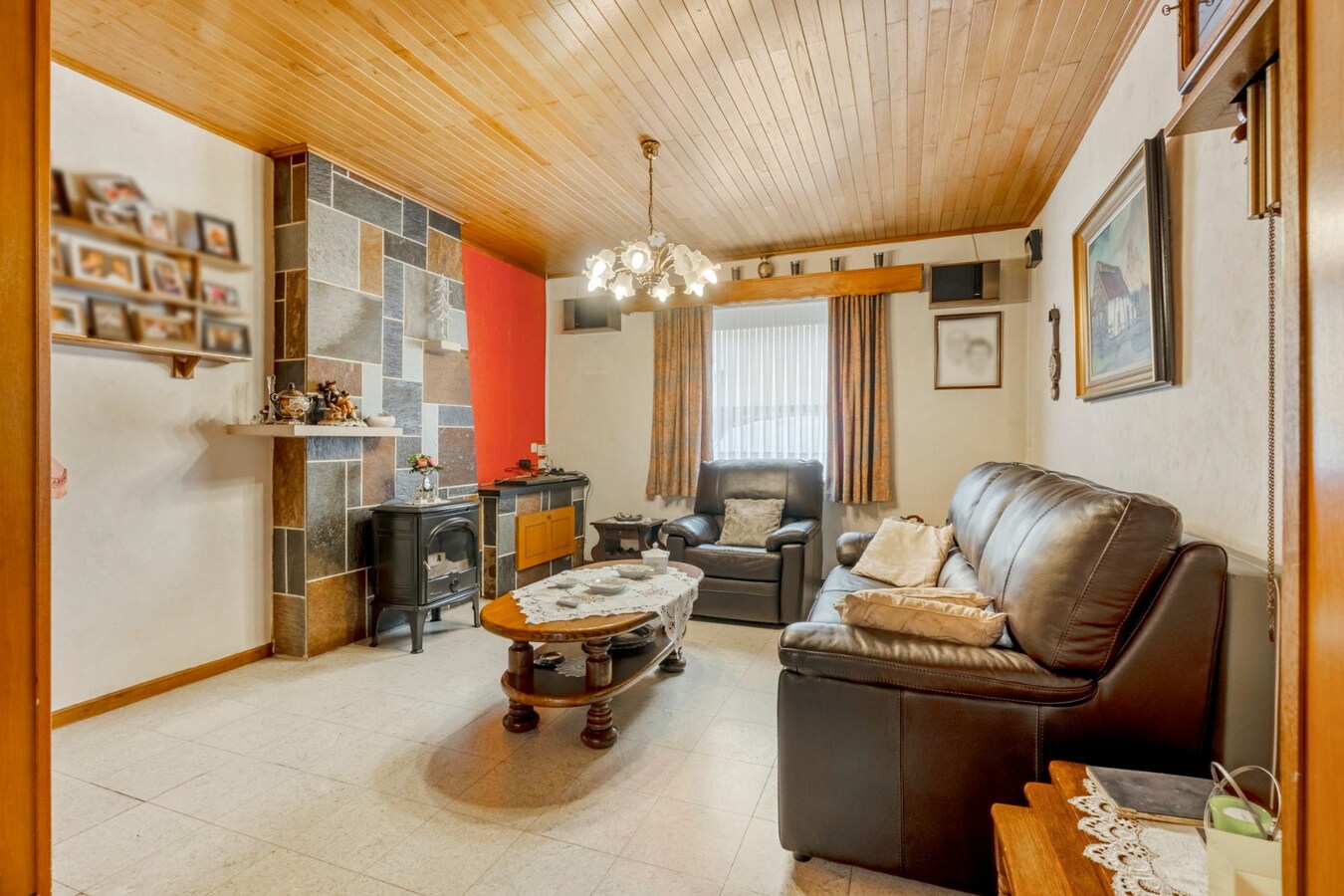 Te renoveren woning met 3 slaapkamers en grote tuin. 