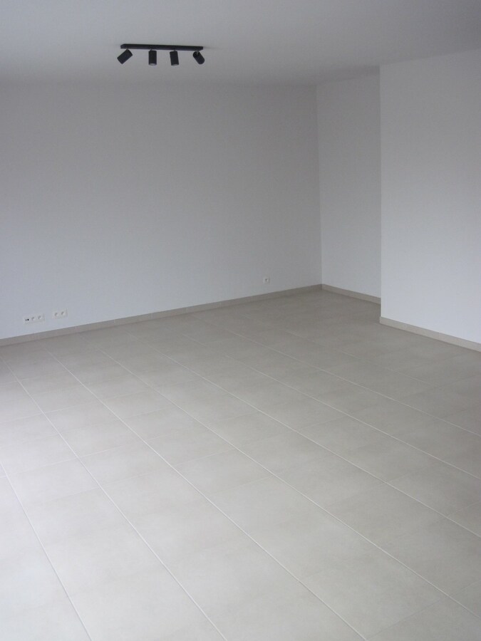 BIJZONDER ruim appartement (E-peil  