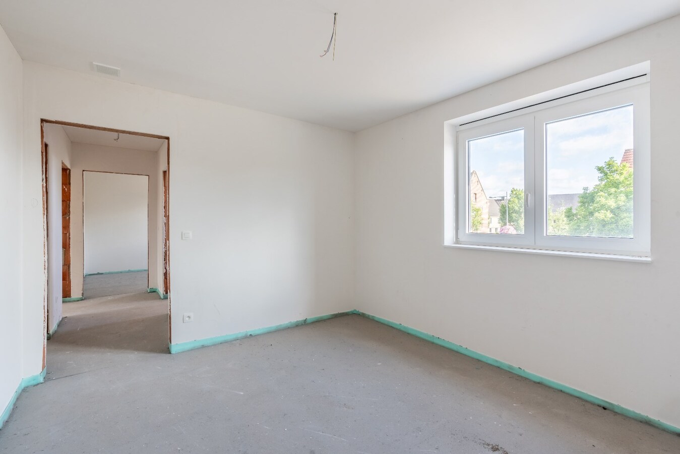 Appartement met twee slaapkamers, ruim terras en garage. 