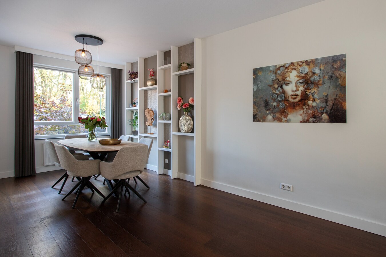 Zeer ruime hoekwoning met volop leefruimte en groen uitzicht in kindvriendelijke wijk! 