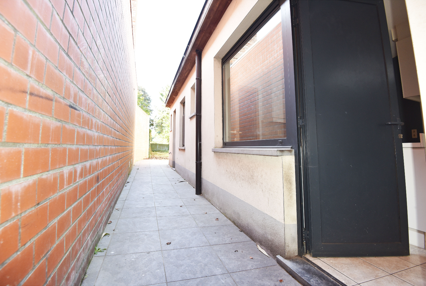 Rijwoning met 2 slpks en tuin te Eeklo 