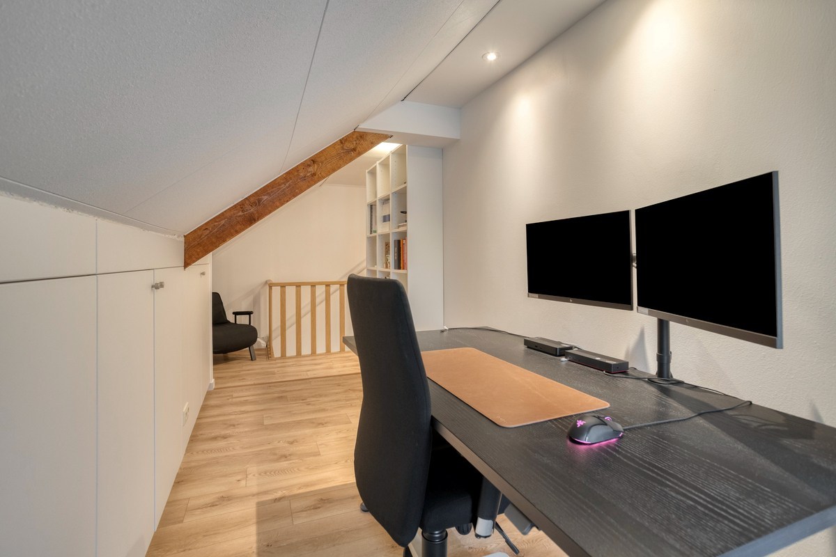 Charmante energiezuinige halfopen bebouwing met 4 slaapkamers, bureau en tuin in centrum Brasschaat 