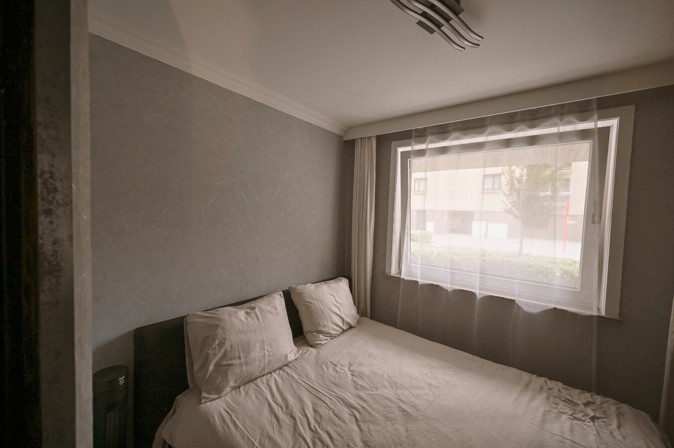 KNAP GELIJKVLOERS APPARTEMENT OP TOPLIGGING 