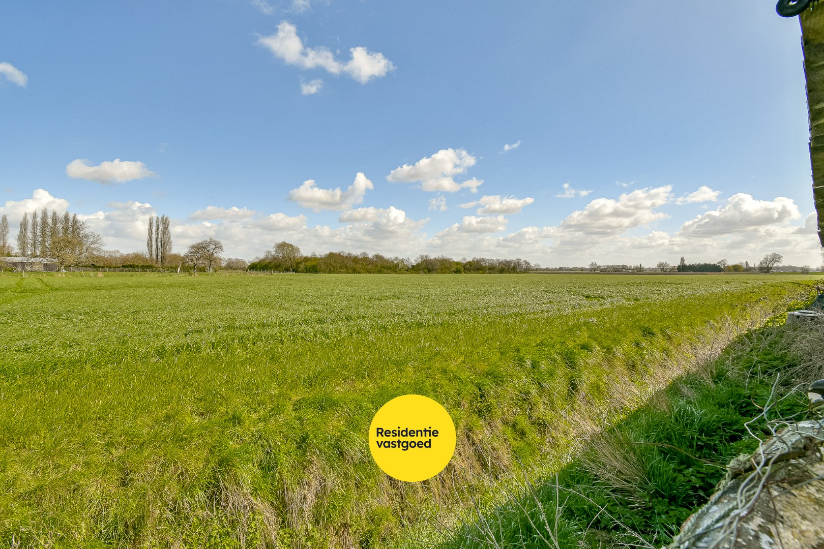 Te renoveren halfopen bebouwing met tuin en groot potentieel 