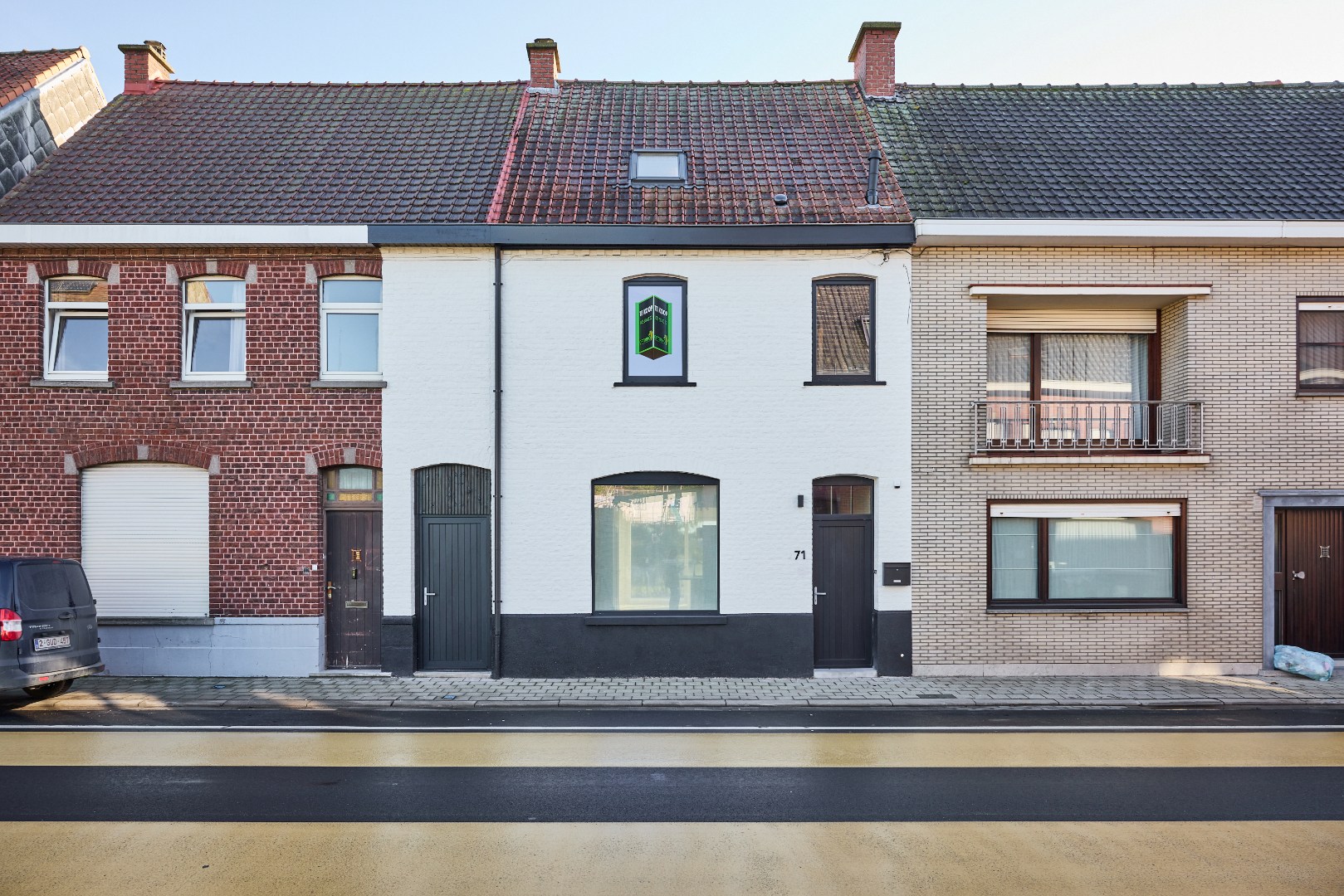 Volledig gerenoveerde centrumwoning in het hartje van Sint-Lodewijk op 442 m²! 