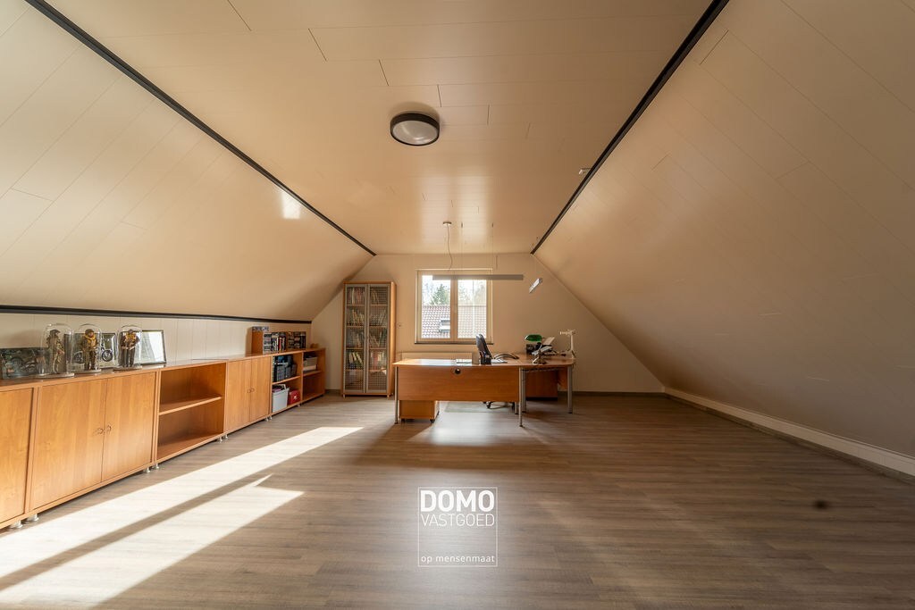 RUIME WONING VAN BOUWJAAR 2008 MET EPC LABEL B, 3 SLAAPKAMERS EN EEN HANGAR TE DIEPENBEEK 