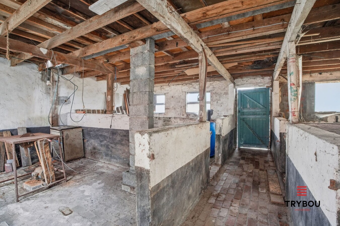 Woning met ruimte en veel mogelijkheden te koop in Zarren! 