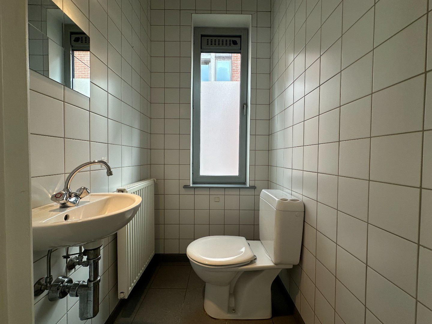 Apart toilet