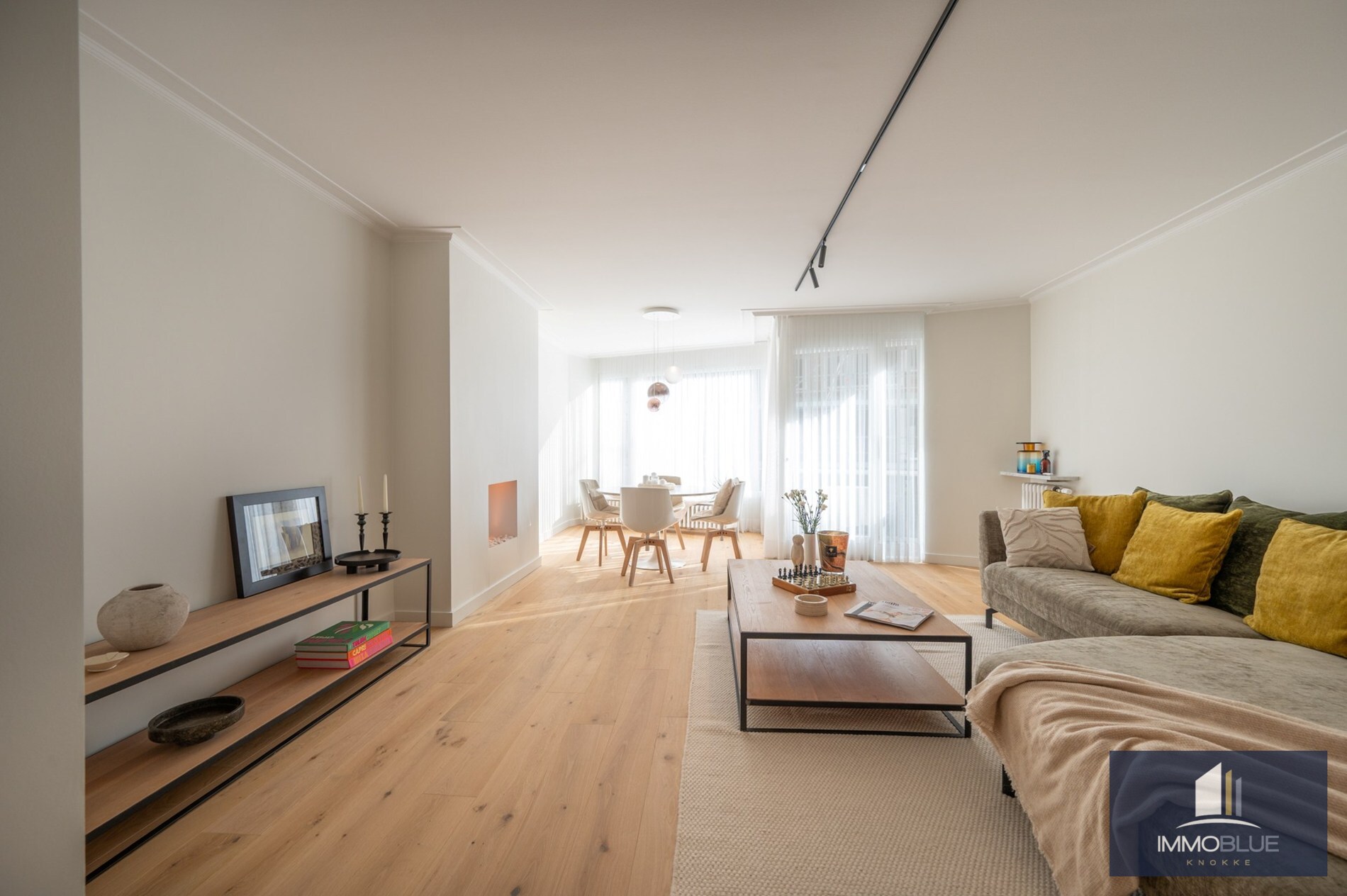 Stijlvol en volledig gerenoveerd appartement op wandelafstand van zee en het commerciële centrum. 