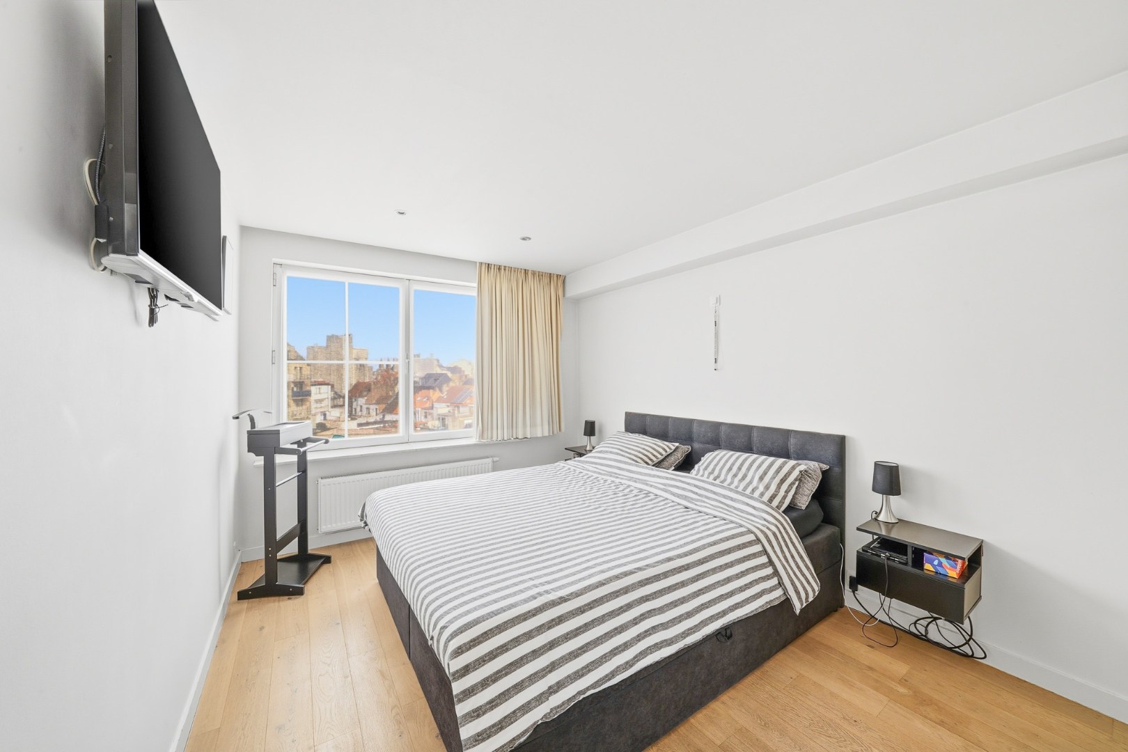 Ruim appartement met 3 slaapkamers, 2 terrassen, garage en staanplaats in Oostende 