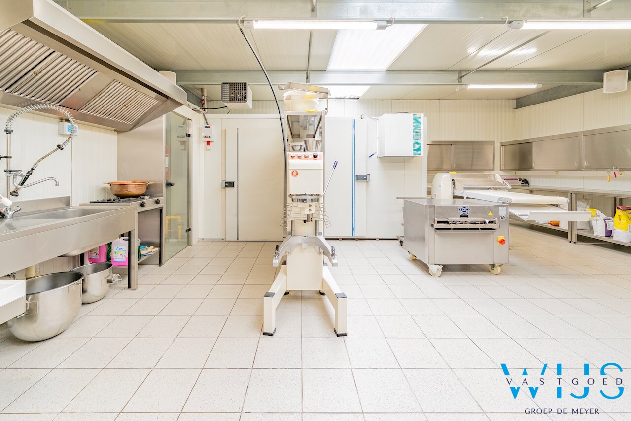 Goed draaiende bakkerij/handelspand te Ertvelde ! 