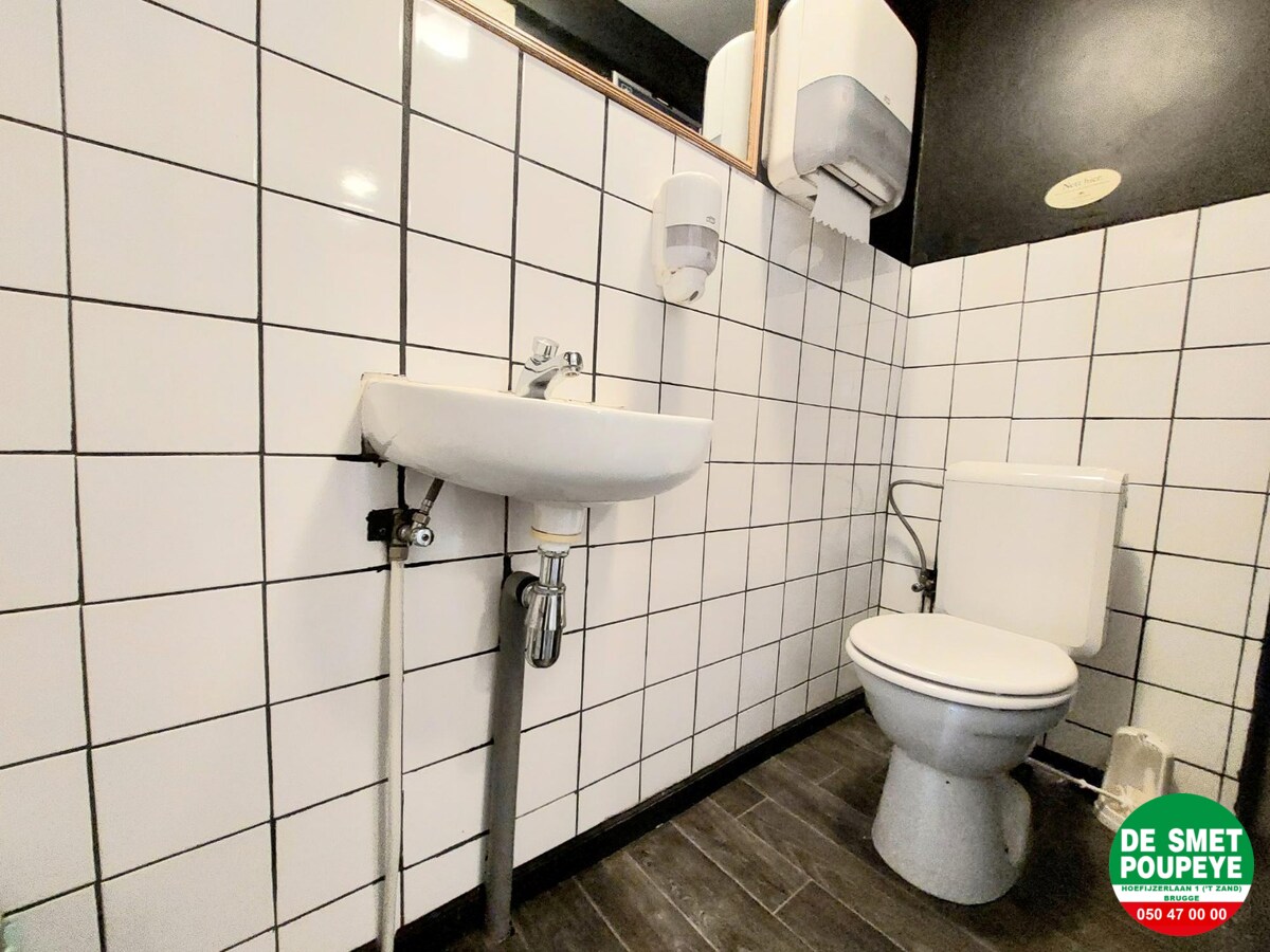 Handelsgelijkvloers nabij de Markt van Brugge 