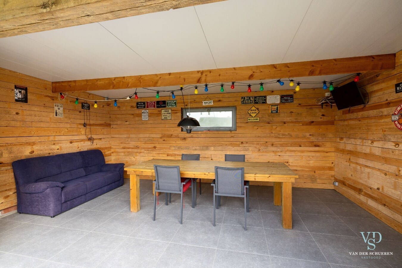 Tijdloze vrijstaande villa op ruim perceel 