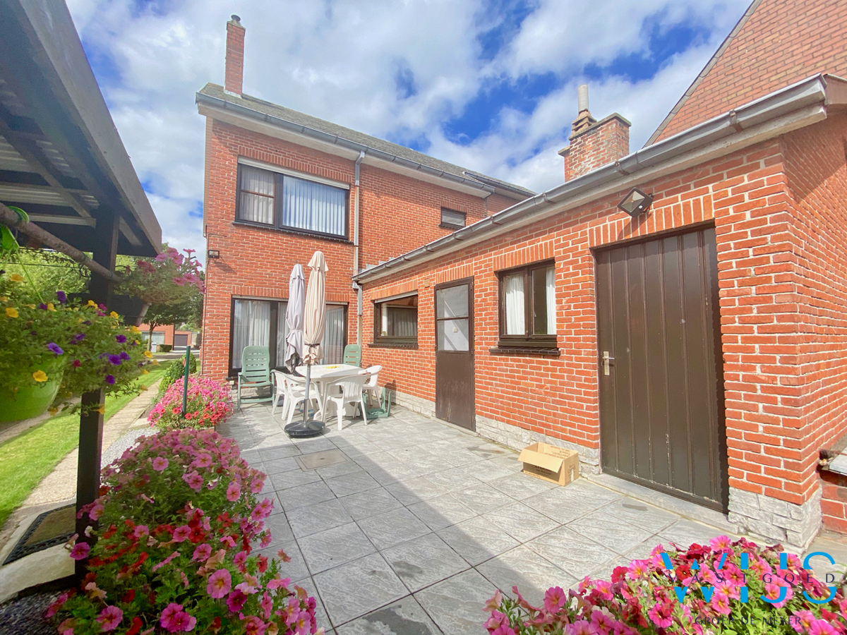 Stevige gezinswoning op SUPER locatie te Eeklo! 