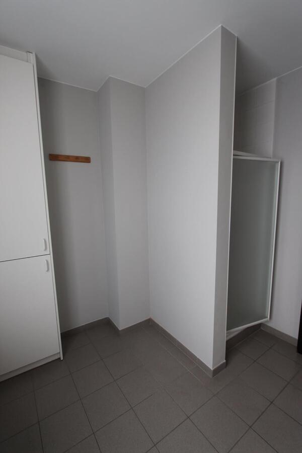 Gerenoveerde woning met 2 slaapkamers en terras te Roeselare 