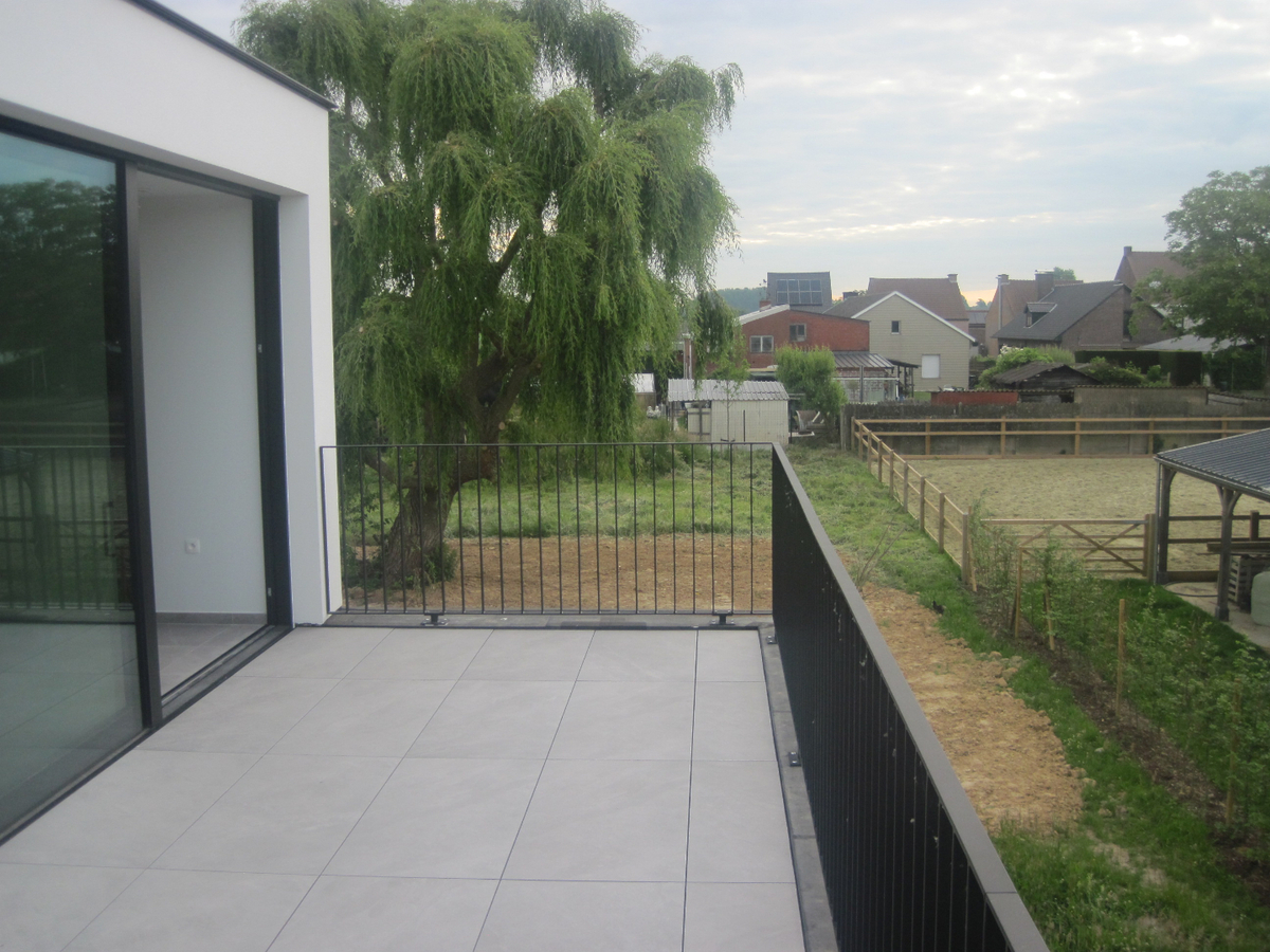 Penthouse-appartement met ruim terras. Geen vaste kosten. 