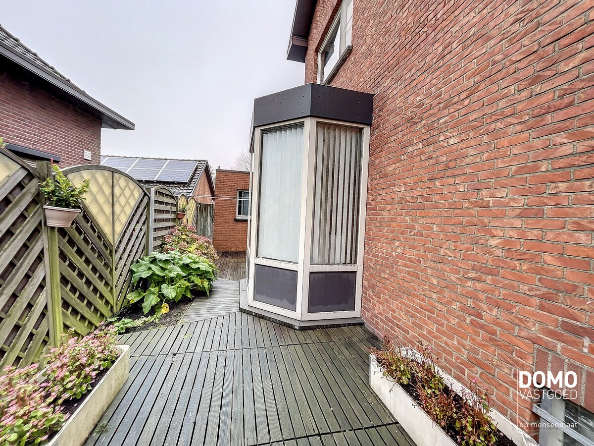 Ruime woning, gelegen nabij het centrum van Kermt met gunstig EPC label. 